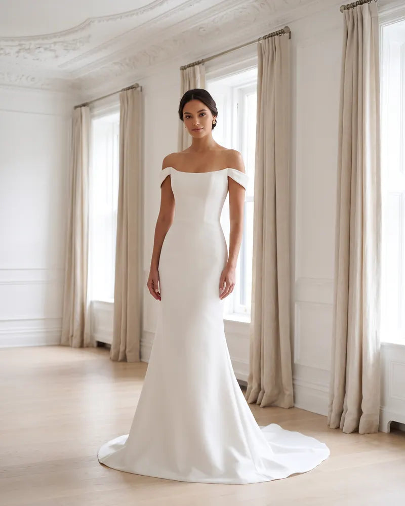 Vestido de novia Franccesco en un salón blanco
